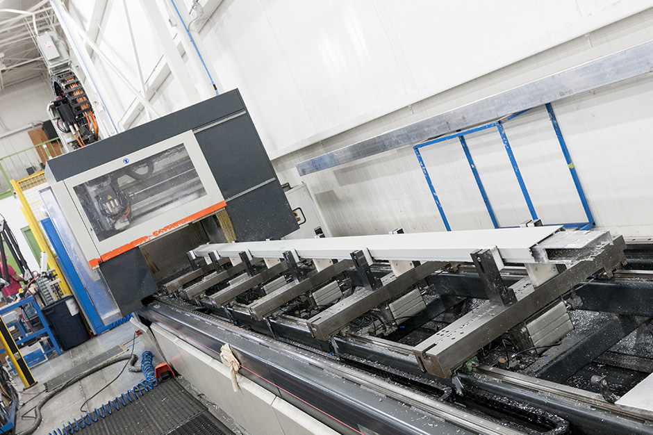 Cleaning  of chain conveyor systems